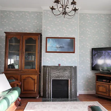 Le Clos Castel Bed and Breakfast 3*