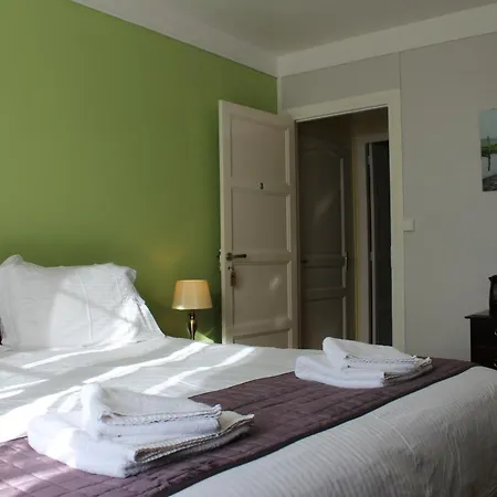 Le Clos Castel 3* Raids