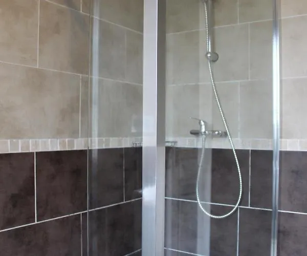 Le Clos Castel Bed and Breakfast 3*