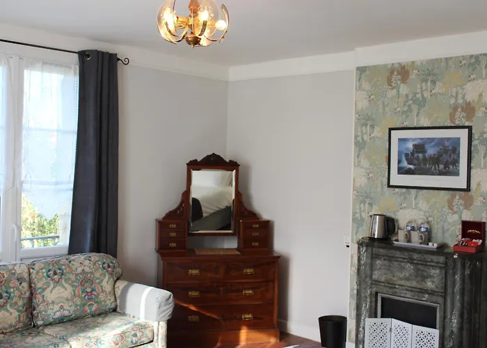 Le Clos Castel Bed and Breakfast