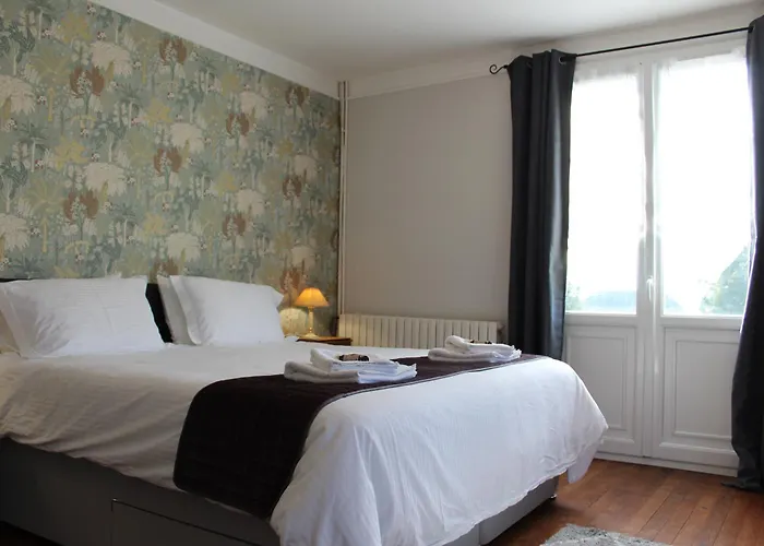 Le Clos Castel Nocleg ze śniadaniem Raids