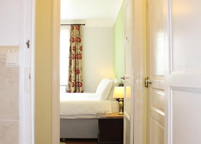 Le Clos Castel Bed and Breakfast Raids