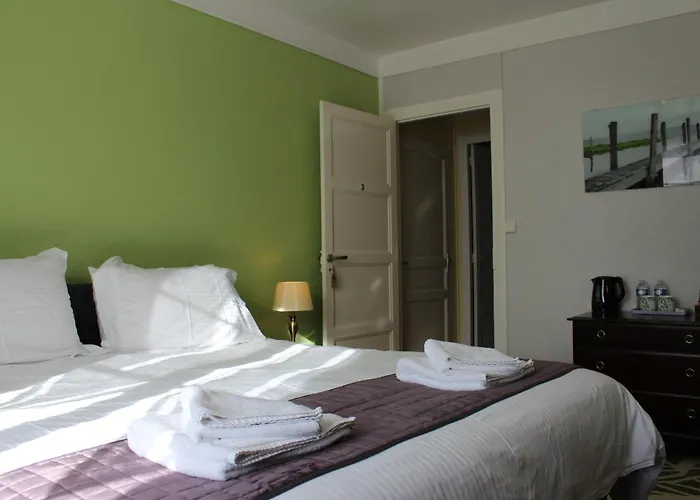 Le Clos Castel 3* Raids