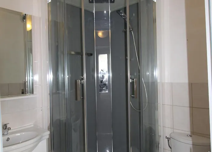 Le Clos Castel Nocleg ze śniadaniem 3*